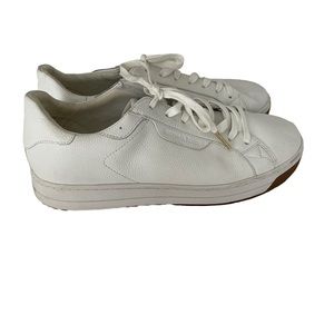Michael Kors White Leather Sneakers & tennis shoes. Like new. Size 9.5